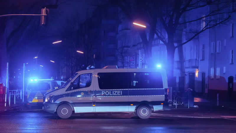 柏林警车在晚间巡逻